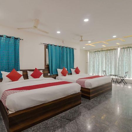 Отель Neema Residency Анантапур Экстерьер фото