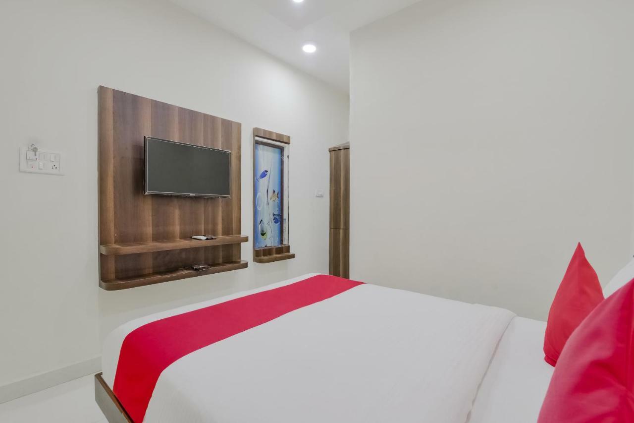 Отель Neema Residency Анантапур Экстерьер фото